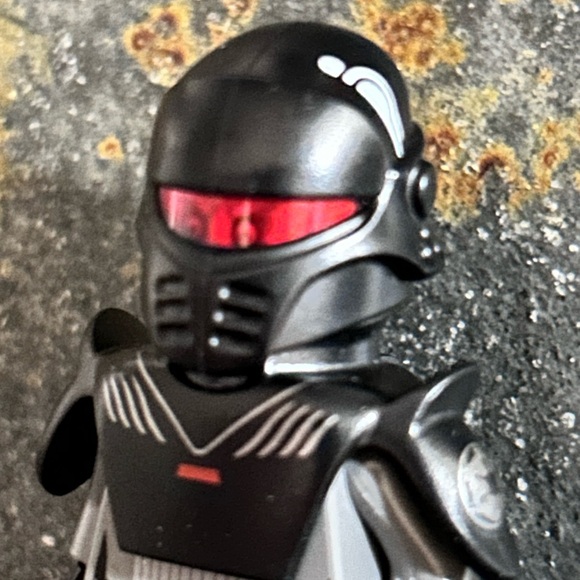 LEGO StarWars Grand Inquisitor Mini Figure sw0622 with helmet - Picture 4 of 10